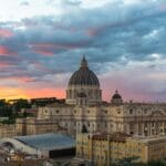 Bazylika św. Piotra w Watykanie o zachodzie słońca