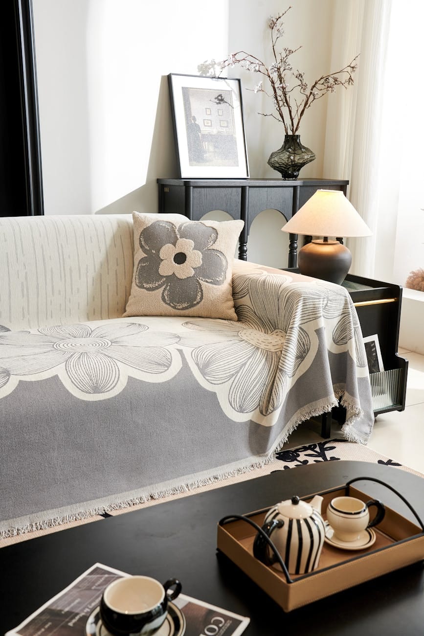 Panda Cleaner usuwanie zabrudzeń z fotela materiałowego