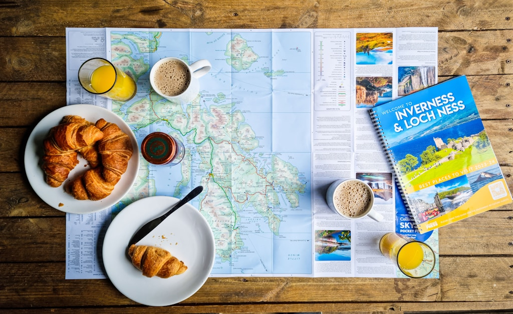 Mapa świata z zaznaczoną trasą lotu przesiadkowego