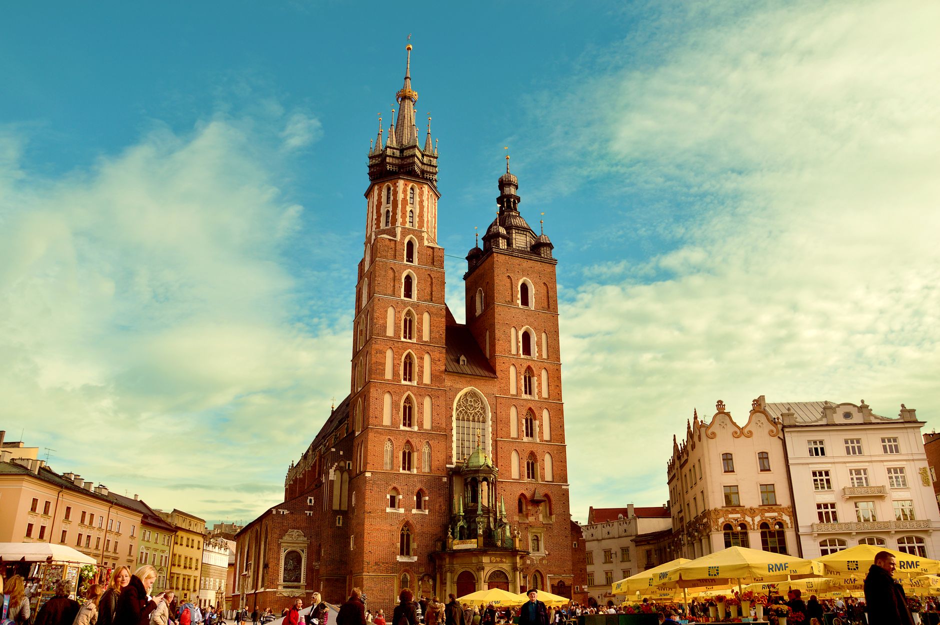 Bazylika w Chełmie i tajemnice podziemi: przewodnik dla ciekawych Bazylika w Chełmie i tajemnice podziemi: przewodnik dla ciekawych