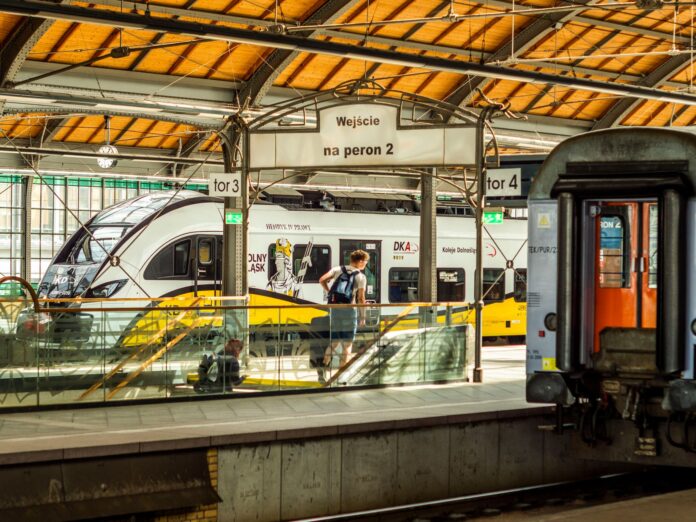 Festiwal Dwa Brzegi w Kazimierzu Dolnym i Janowcu: jak zaplanować pobyt na święcie kina? Festiwal Dwa Brzegi w Kazimierzu Dolnym i Janowcu: jak zaplanować pobyt na święcie kina?